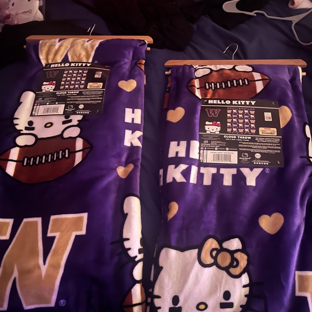 Hello Kitty UW blanket